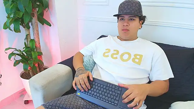 Snapshot of Naim_Bennetsex chatting on 11-08-25, 05:34 Naim Bennetsex online show from 11-08-25, 05:34