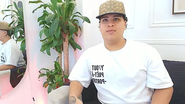 Snapshot of Naim_Bennetsex chatting on 11-14-25, 06:28 Naim Bennetsex online show from 11-14-25, 06:28