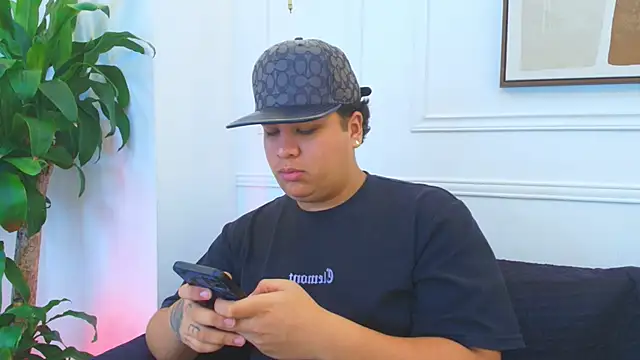 Snapshot of Naim_Bennetsex chatting on 01-14-26, 06:13 Naim Bennetsex online show from 01-14-26, 06:13