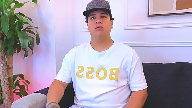 Snapshot of Naim_Bennetsex chatting on 02-11-26, 06:13 Naim Bennetsex online show from 02-11-26, 06:13