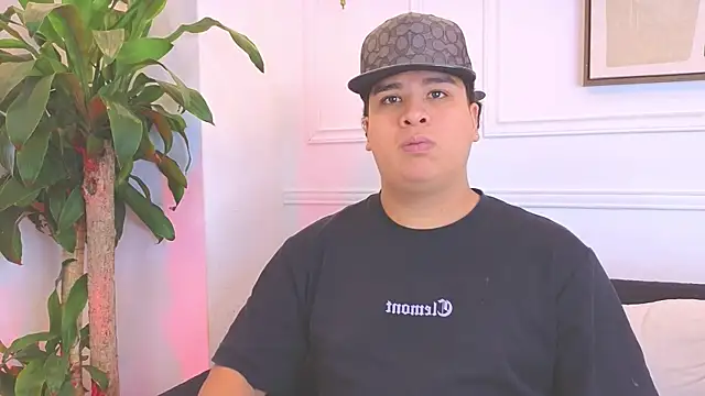 Snapshot of Naim_Bennetsex chatting on 02-26-26, 02:21 Naim Bennetsex online show from 02-26-26, 02:21