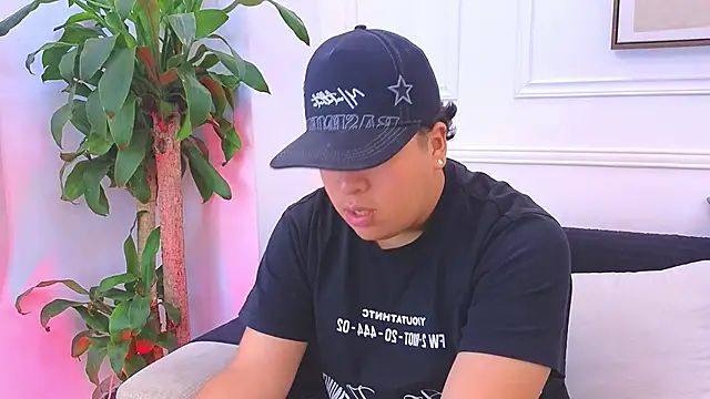 Snapshot of Naim_Bennetsex chatting on 03-04-26, 01:22 Naim Bennetsex online show from 03-04-26, 01:22