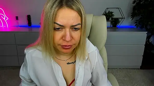 Anna Snows online show from 10-30-25, 06:37