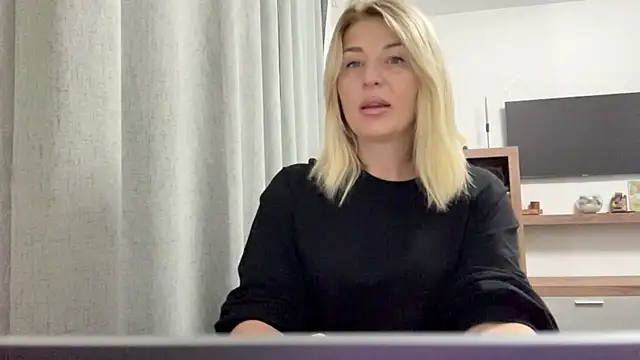 Snapshot of Blondie_xoxoxo chatting on 09-09-25, 05:40 Blondie xoxoxo online show from 09-09-25, 05:40