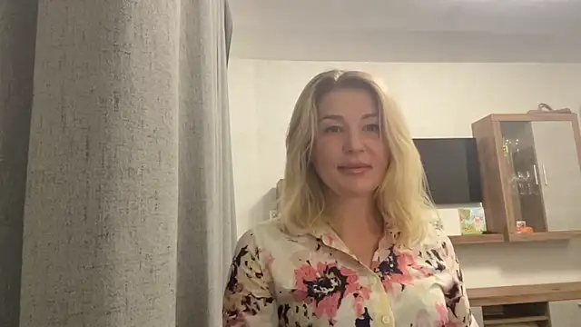 Snapshot of Blondie_xoxoxo chatting on 09-16-25, 08:48 Blondie xoxoxo online show from 09-16-25, 08:48