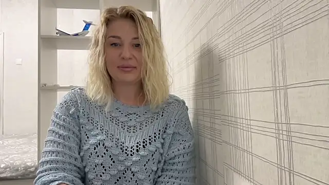 Snapshot of Blondie_xoxoxo chatting on 09-17-25, 09:22 Blondie xoxoxo online show from 09-17-25, 09:22