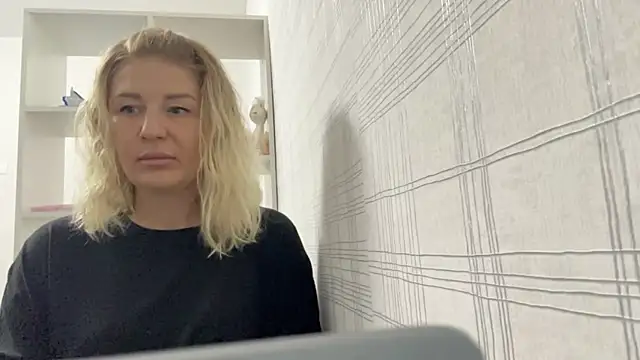 Snapshot of Blondie_xoxoxo chatting on 09-25-25, 07:56 Blondie xoxoxo online show from 09-25-25, 07:56