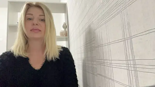 Snapshot of Blondie_xoxoxo chatting on 09-26-25, 10:52 Blondie xoxoxo online show from 09-26-25, 10:52