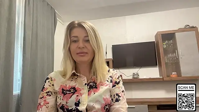 Snapshot of Blondie_xoxoxo chatting on 10-02-25, 06:53 Blondie xoxoxo online show from 10-02-25, 06:53