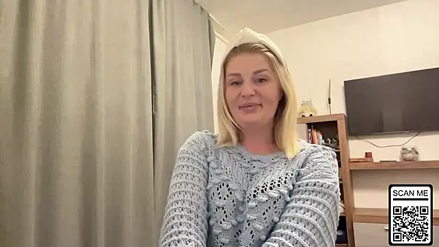 Snapshot of Blondie_xoxoxo chatting on 10-04-25, 05:33 Blondie xoxoxo online show from 10-04-25, 05:33