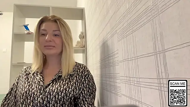 Snapshot of Blondie_xoxoxo chatting on 10-14-25, 06:58 Blondie xoxoxo online show from 10-14-25, 06:58