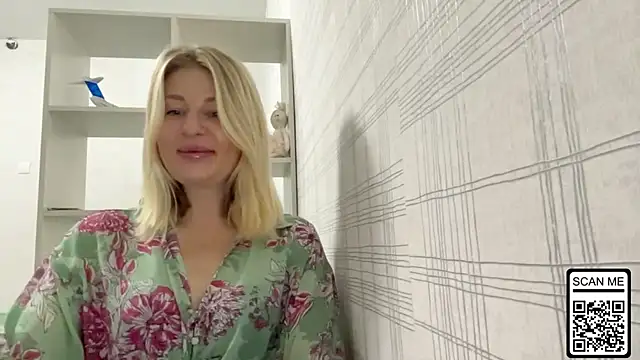 Snapshot of Blondie_xoxoxo chatting on 10-16-25, 06:03 Blondie xoxoxo online show from 10-16-25, 06:03