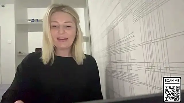 Snapshot of Blondie_xoxoxo chatting on 10-29-25, 10:28 Blondie xoxoxo online show from 10-29-25, 10:28