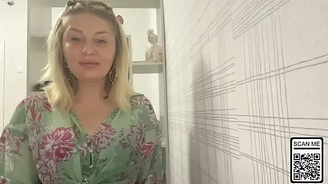 Snapshot of Blondie_xoxoxo chatting on 11-05-25, 06:52 Blondie xoxoxo online show from 11-05-25, 06:52