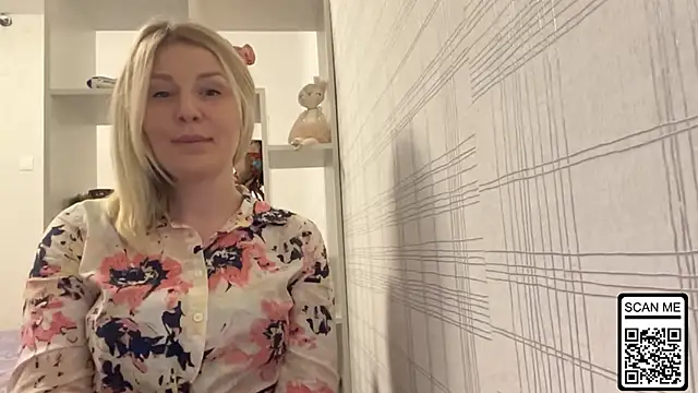 Snapshot of Blondie_xoxoxo chatting on 11-10-25, 05:12 Blondie xoxoxo online show from 11-10-25, 05:12