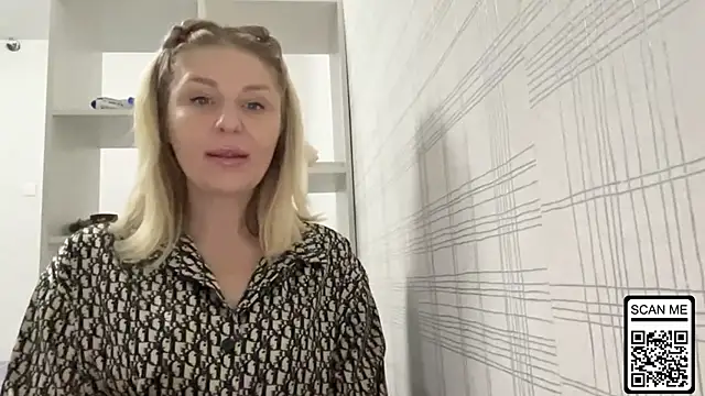 Snapshot of Blondie_xoxoxo chatting on 11-13-25, 06:45 Blondie xoxoxo online show from 11-13-25, 06:45