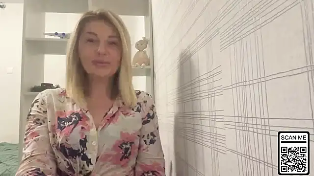 Snapshot of Blondie_xoxoxo chatting on 11-16-25, 07:52 Blondie xoxoxo online show from 11-16-25, 07:52