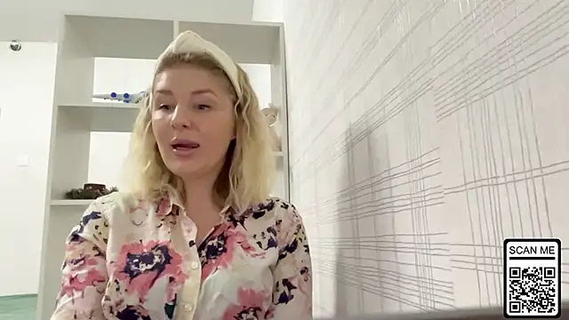 Snapshot of Blondie_xoxoxo chatting on 11-20-25, 08:03 Blondie xoxoxo online show from 11-20-25, 08:03