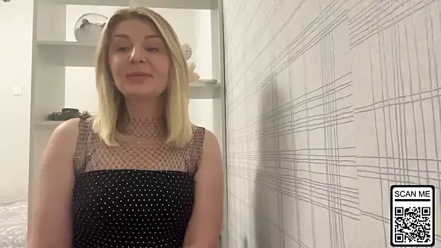 Snapshot of Blondie_xoxoxo chatting on 11-21-25, 02:05 Blondie xoxoxo online show from 11-21-25, 02:05