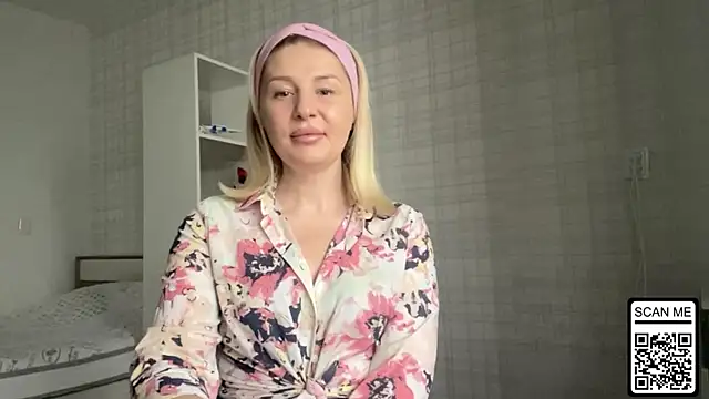 Snapshot of Blondie_xoxoxo chatting on 11-26-25, 08:37 Blondie xoxoxo online show from 11-26-25, 08:37