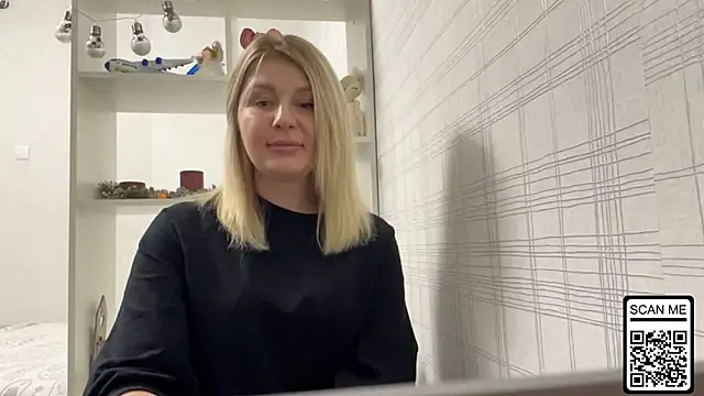 Snapshot of Blondie_xoxoxo chatting on 12-18-25, 07:20 Blondie xoxoxo online show from 12-18-25, 07:20