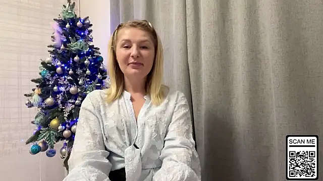 Snapshot of Blondie_xoxoxo chatting on 12-21-25, 03:19 Blondie xoxoxo online show from 12-21-25, 03:19