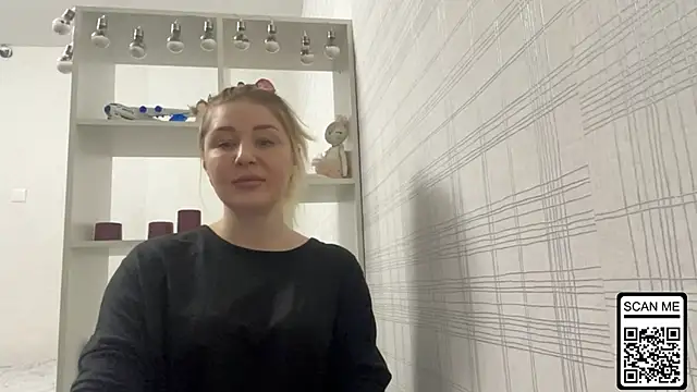 Snapshot of Blondie_xoxoxo chatting on 01-11-26, 12:54 Blondie xoxoxo online show from 01-11-26, 12:54