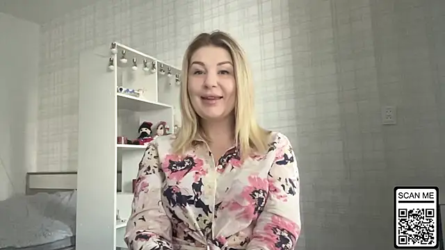 Snapshot of Blondie_xoxoxo chatting on 01-17-26, 10:31 Blondie xoxoxo online show from 01-17-26, 10:31