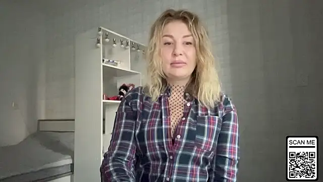 Snapshot of Blondie_xoxoxo chatting on 01-19-26, 07:01 Blondie xoxoxo online show from 01-19-26, 07:01