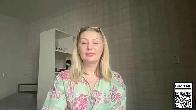 Snapshot of Blondie_xoxoxo chatting on 02-06-26, 01:25 Blondie xoxoxo online show from 02-06-26, 01:25