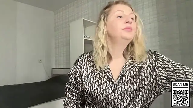 Snapshot of Blondie_xoxoxo chatting on 02-25-26, 10:14 Blondie xoxoxo online show from 02-25-26, 10:14