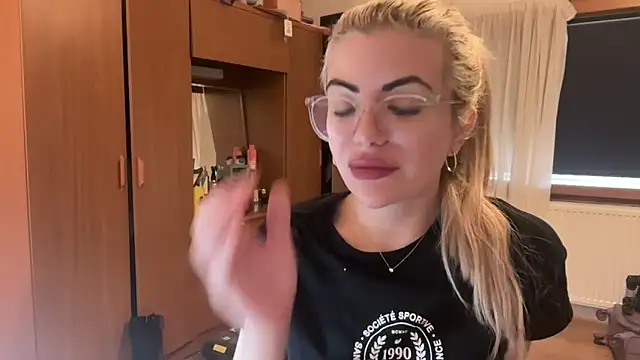 princess17 online show from 09-27-25, 02:11