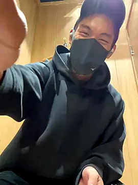 Snapshot of masucle216 chatting on 10-28-25, 02:31 masucle216 online show from 10-28-25, 02:31