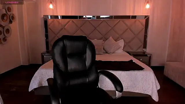 Snapshot of MilaColeman chatting on 11-03-25, 07:04 MilaColeman online show from 11-03-25, 07:04