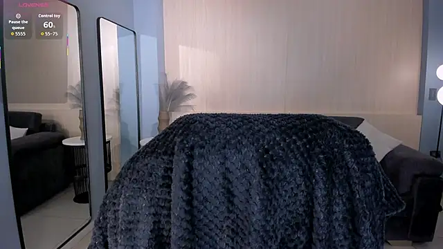 Snapshot of MilaColeman chatting on 11-26-25, 02:01 MilaColeman online show from 11-26-25, 02:01