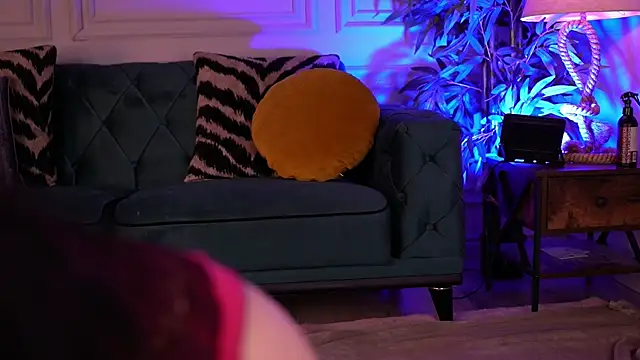 Snapshot of AlenaCapricious chatting on 10-30-25, 06:08 AlenaCapricious online show from 10-30-25, 06:08