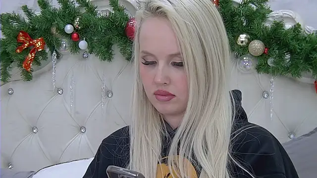 EllieFrosty  online show from 12-15-25, 02:21