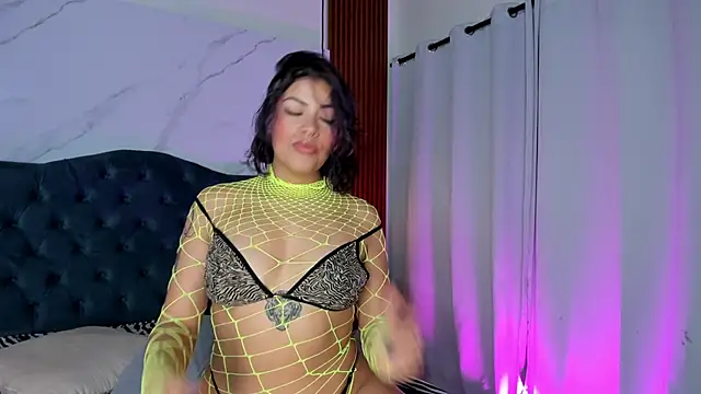 sara zc online show from 10-28-25, 11:47