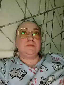 Snapshot of Kiss_Eva chatting on 03-06-25, 08:27 Kiss Eva online show from 03-06-25, 08:27