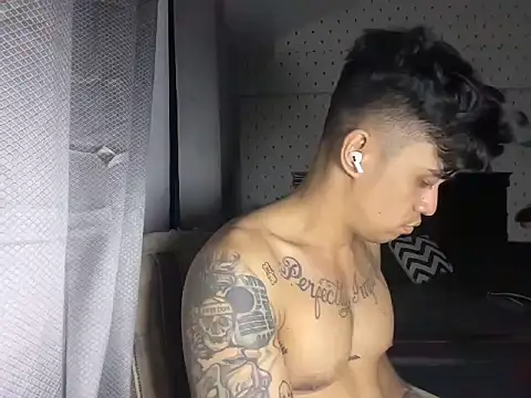 Snapshot of KarlKambing chatting on 11-16-25, 04:23 KarlKambing online show from 11-16-25, 04:23