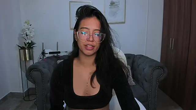 Snapshot of raven_stonee chatting on 10-16-25, 03:18 raven stonee online show from 10-16-25, 03:18