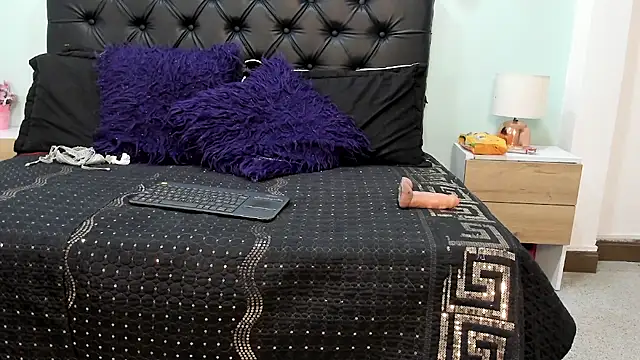 Marianee Rousse online show from 11-12-25, 10:09