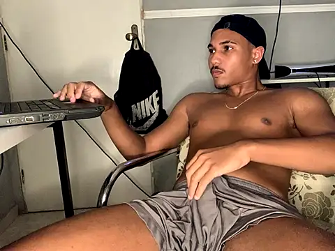 Snapshot of edualqxo chatting on 10-19-25, 05:57 edualqxo online show from 10-19-25, 05:57