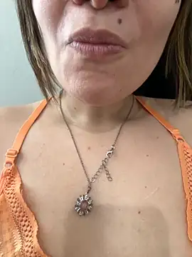 Snapshot of Pribaixinha chatting on 09-10-25, 03:34 Pribaixinha online show from 09-10-25, 03:34