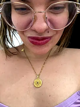 Snapshot of Pribaixinha chatting on 10-09-25, 06:33 Pribaixinha online show from 10-09-25, 06:33