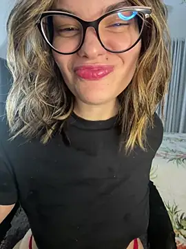 Snapshot of Pribaixinha chatting on 11-04-25, 09:47 Pribaixinha online show from 11-04-25, 09:47