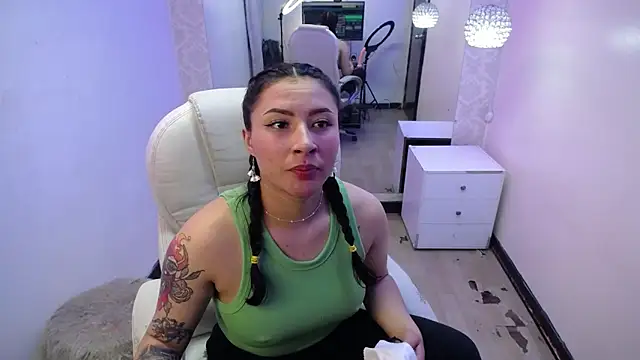 nicolee 8 online show from 09-18-25, 04:03