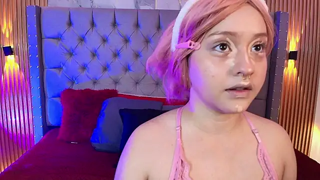 Snapshot of Suxan_White_ chatting on 01-17-26, 12:43 Suxan White online show from 01-17-26, 12:43