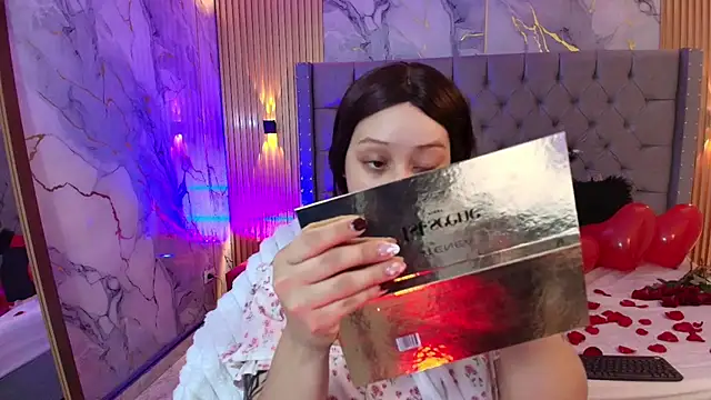 Snapshot of Suxan_White_ chatting on 02-14-26, 12:35 Suxan White online show from 02-14-26, 12:35