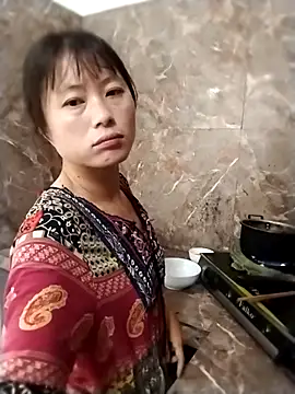 Snapshot of linda_bae00 chatting on 09-15-25, 12:10 linda bae00 online show from 09-15-25, 12:10